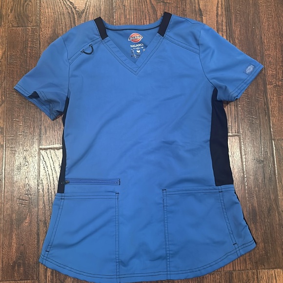 4 women scrub tops - Picture 12 of 14